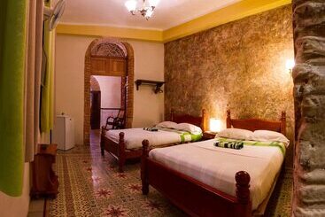 پانسیون Hostal El Balcon