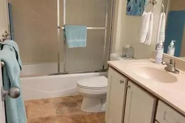 Huoneistohotelli Stunning Oceanfront Condo   The Seashore Hideaway, Wailua Bay View, Unit 208, Kapaa