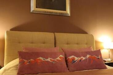 مبيت وإفطار Lamadrid Guest House