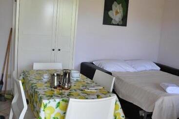 アパートホテル Il Contadino A Mare