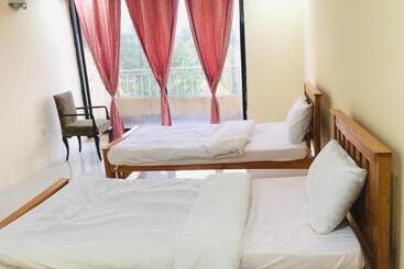 پانسیون Best View Hill Top Guest House Changlagali