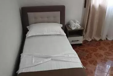 ペンション Centre Vlore Guest House