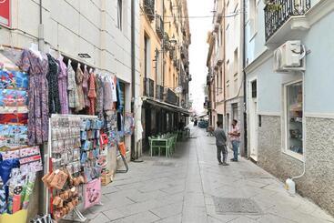 Пансион Izzhome City Heart Rooms