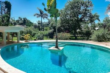 تختخواب و صبحانه Villa La Plantacion