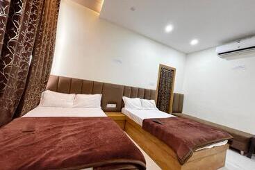 Szálloda Gupta Residency ! Ujjain होटल गुप्ता रेजीडेंसी హోటల్ గుప్తా రెసిడెన్సీ ஹோட்டல் குப்தா ரெசிடென்சி Ful