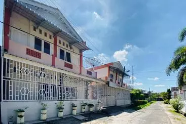 Hotelli Amira House Kisaran Redpartner