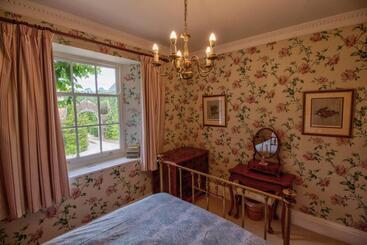 Bed and Breakfast West Compton Manor