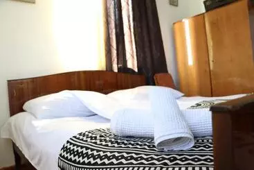 Majatalo Collage Guesthouse