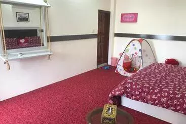 پانسیون Swat Hilltop Resort