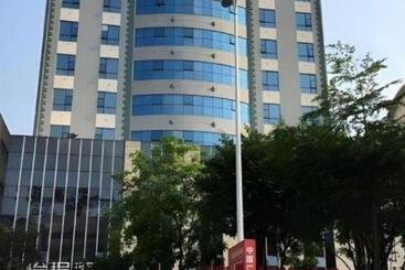 Echeng Hotel Qinzhou Bay Plaza East High Speed Railway Station