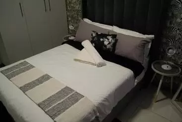 تختخواب و صبحانه Shomer Merensky Apartment