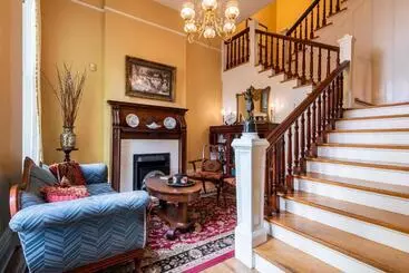 Dupont Mansion Bed & Breakfast