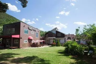 Majatalo Sangju Sogrisan Solhyanggipensyeon