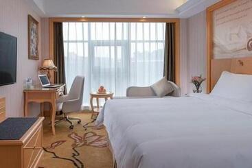 Vienna Hotel Shenzhen Qinghu Metro Station