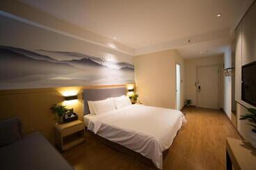 Starway Hotel Zhengzhou Economic Development Zone East Futa Metro Station