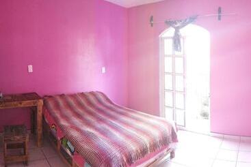 بنسيون El Sendero Del Chamán