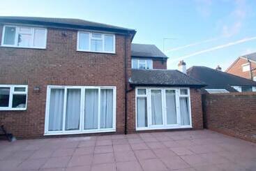 Pension (Hôtel basse catégorie) The Royal Boutique Heathrow Lodge By London