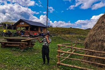 پانسیون Cabana Cascada Cailor