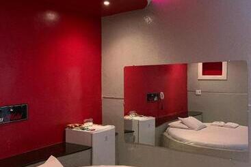 پانسیون Ellus Motel