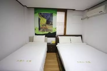 Hotel Twins