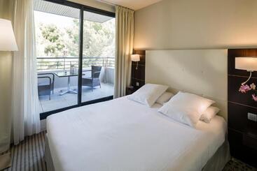 בית מלון כפרי Mercure Aix En Provence La Duranne Gare Tgv