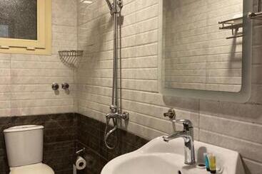 Hotel Areen Al Basateen