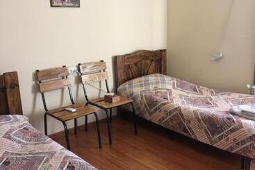 تختخواب و صبحانه Areni Wine Art