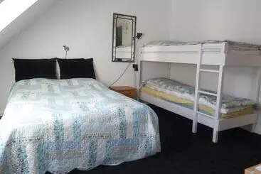 Give Bed & Breakfast