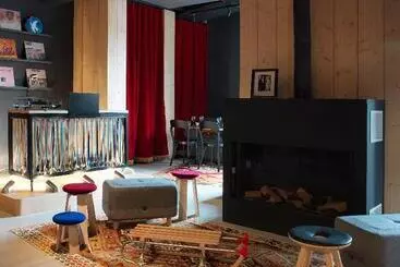 Mob Hotel Paris Les Puces
