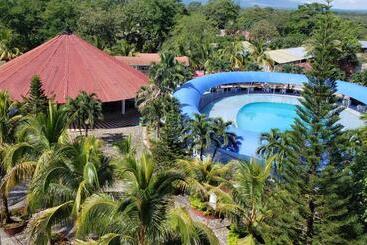 هتل Y Parque Turístico Navar City