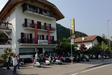 ホテル Gasthaus Pension Flora