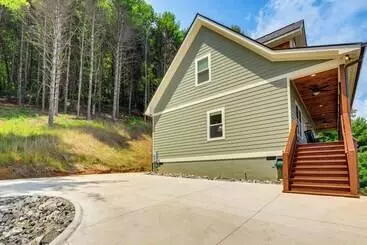 コテージ Secluded Retreat W/ Hot Tub, 10 Mi To Asheville!