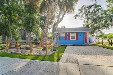Casa Rural Colorful St Petersburg Gem W/ Patio, Near Beaches!