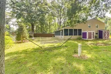 コテージ Pet Friendly Annapolis Home: Walk To Beach!