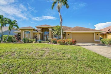 Hus på landet 3 Mi To Beach: Gem W/ Pool In Cape Coral!