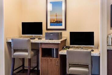 Hotelli Comfort Inn & Suites Zachary