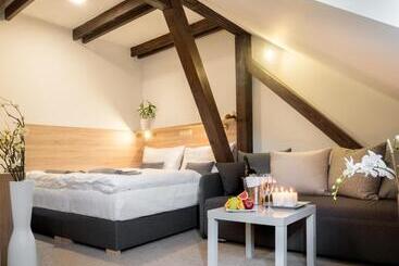 Hotel Club Apartments