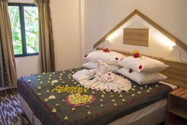 هتل Golhaa View Inn By Tes