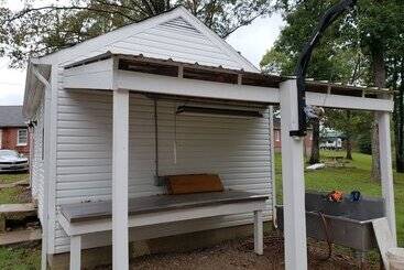 Early American Motel