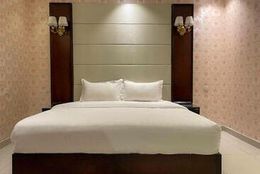 فندق الديار العالمية العزيزية Al Diyar