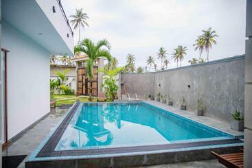 בית מלון כפרי Hirigala Beach Resort