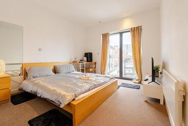 민박 Private Room In Cardiff City Center