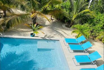 هتل آپارتمان Modern Villas At Grace Bay, Turks And Caicos Islands