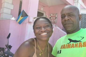 ベッドアンドブレックファースト Da Pink And White Palace