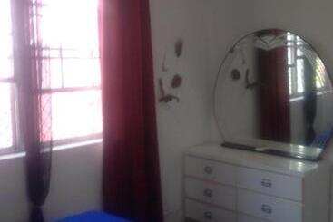 ベッドアンドブレックファースト Da Pink And White Palace