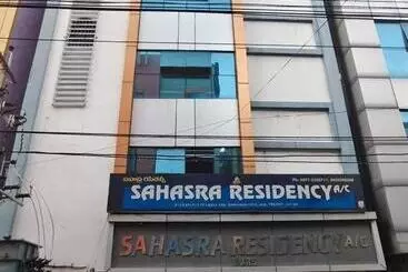 ホテル Sahasra   Opposite To Srinivasam Complex And Walkable Distance From Bus Station