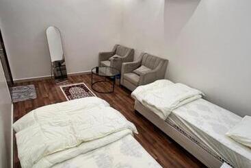 Pension (Hôtel basse catégorie) غرفة خاصة بدورة مياة مشتركة