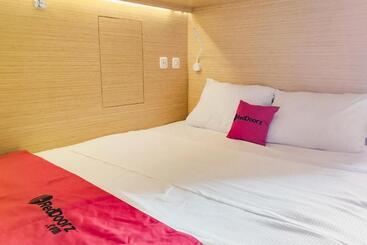 Hotell Reddoorz At Capsule Inn Teuku Umar