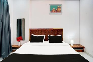 ホテル O Raj Gharana