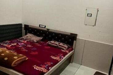 بنسيون Mumal Guest House